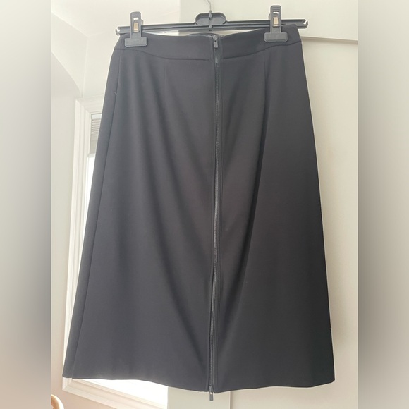 Theory Black Skirt size 6 - Picture 3 of 3